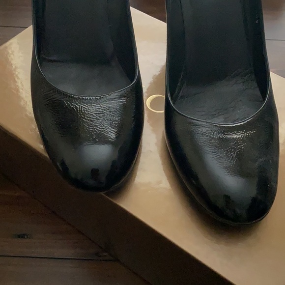 Gucci Vernice Naplack wedge in black. - Picture 6 of 11
